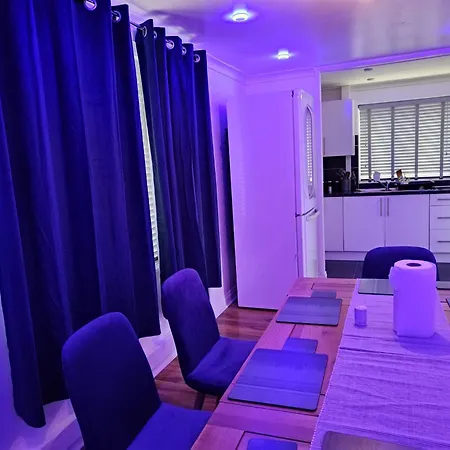 Barnsley Cozy Vakantiehuis *
